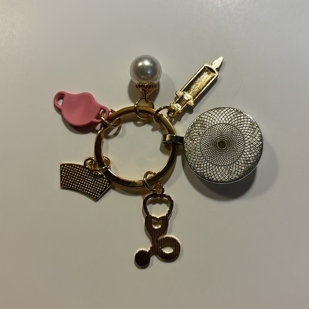 Nurse charm key chain with mask, syringe, stethoscope, vintage nursing hat - Picture 2 of 2